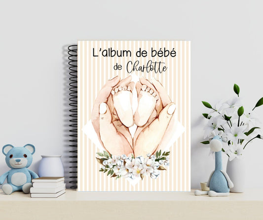 Album de bébé - page couverture petits pieds